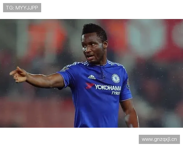 切尔西中场人多却功能重叠，阵容臃肿拖累全队节奏与攻防转换效率