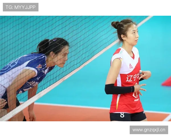 丁霞走进训练馆像走红毯，队友拎外卖盒那反差笑出声