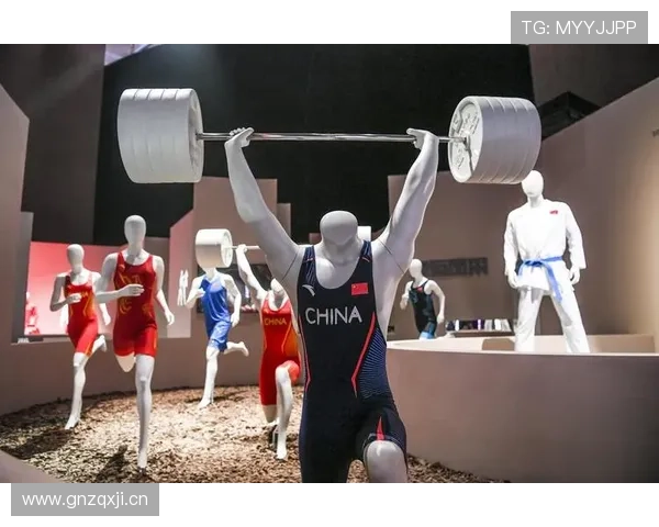 刷到石智勇家里视频，客厅像影厅、健身房比我租的房还大，我笑不出来