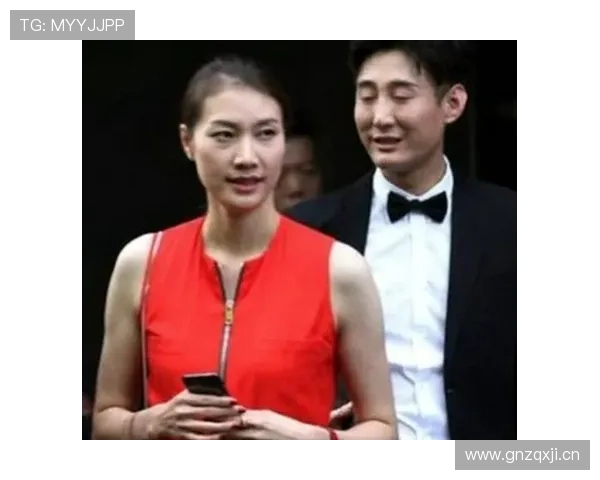 谢杏芳这日子也太反差了，赛场女神回家像低调阔太，随手一件小物就把我打回凡间